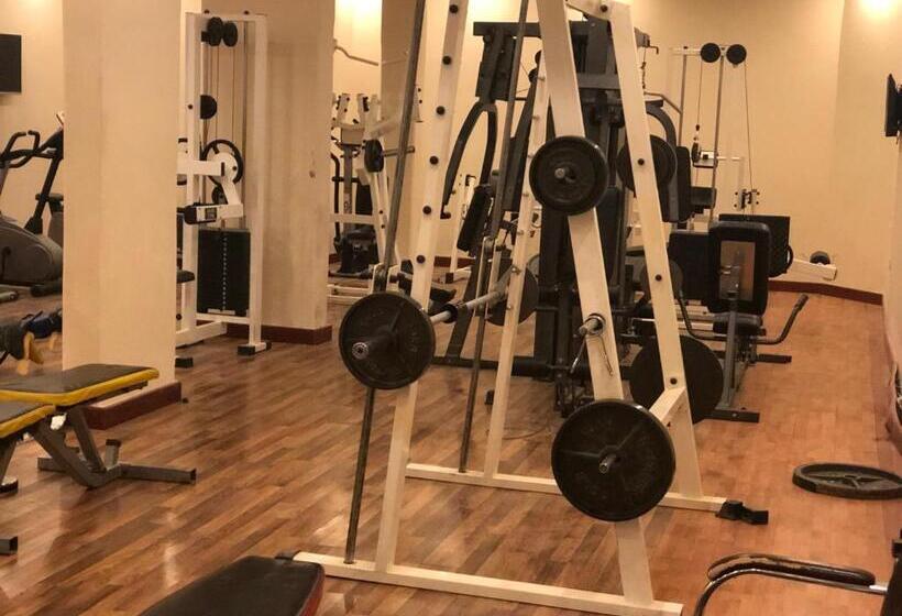 هتل قمة البستان