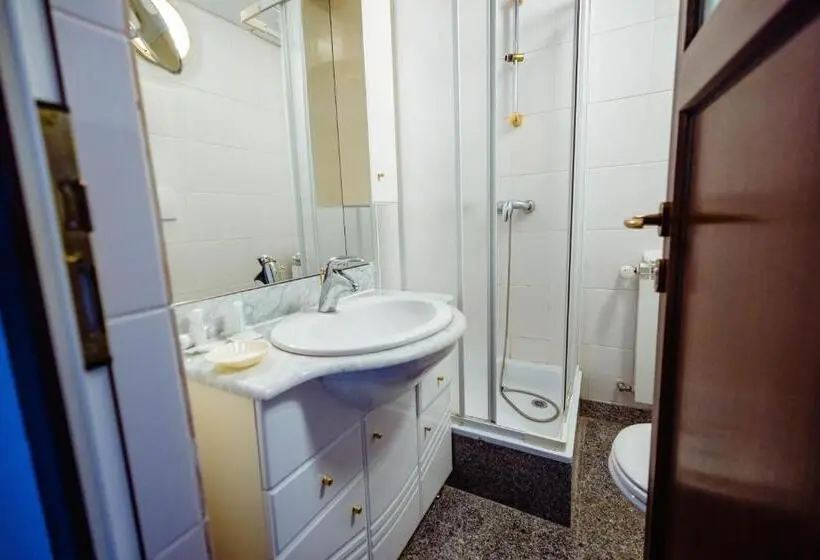 Hotelli Complex Vața Băi