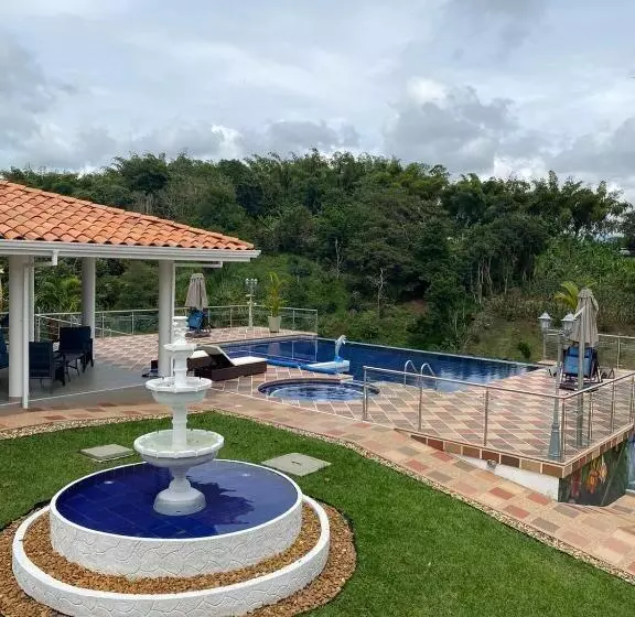 Hotelli La Perla Finca