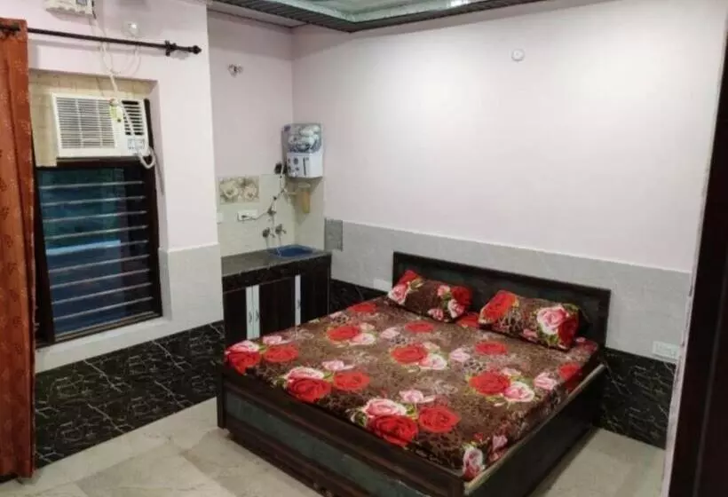 Hotelli Gurukirpa Villa