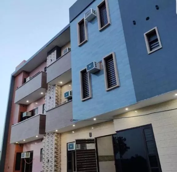 Hotelli Gurukirpa Villa