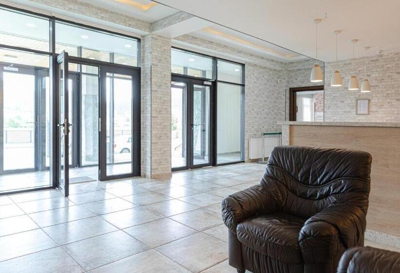 هتل Hilltop Management Group