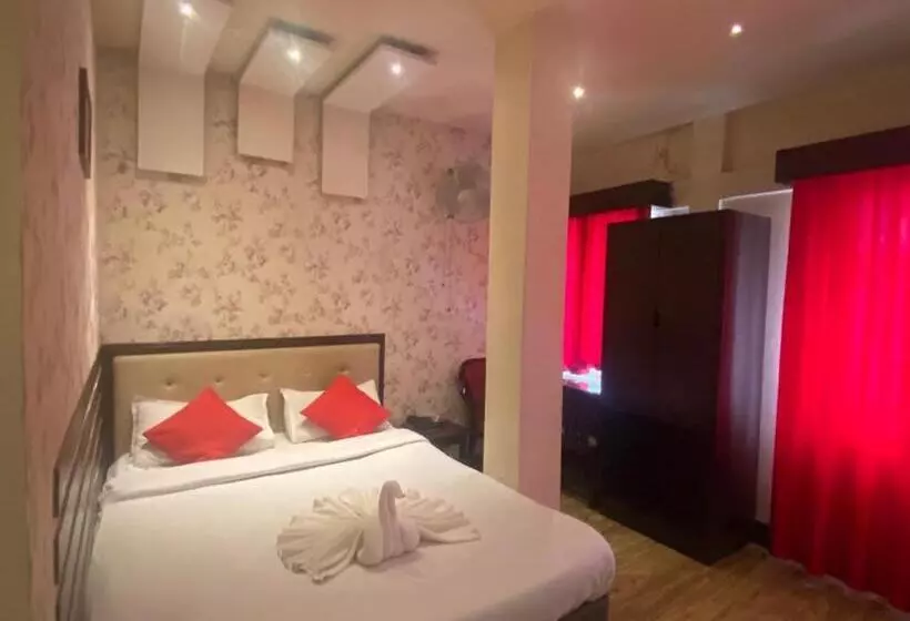 هتل La Serene Stay