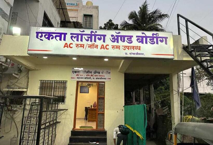 בית מלון כפרי Oyo Ekta Lodging And Boarding