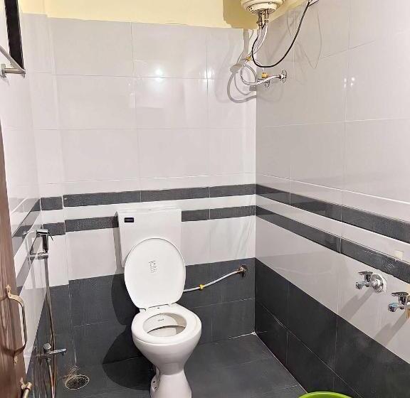 בית מלון כפרי Oyo Ekta Lodging And Boarding