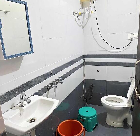 בית מלון כפרי Oyo Ekta Lodging And Boarding