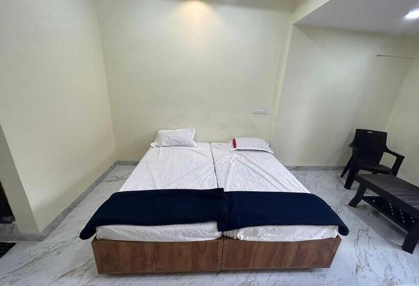 בית מלון כפרי Oyo Ekta Lodging And Boarding