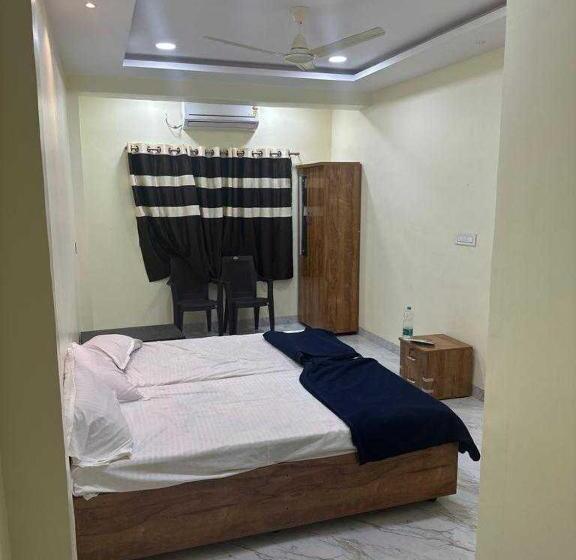 בית מלון כפרי Oyo Ekta Lodging And Boarding