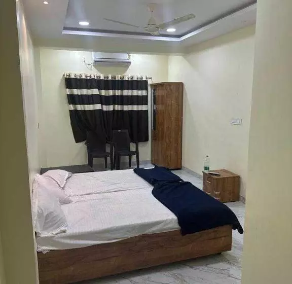 ホテル Oyo Ekta Lodging And Boarding