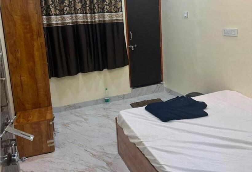 בית מלון כפרי Oyo Ekta Lodging And Boarding