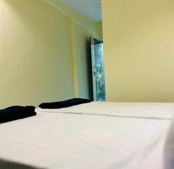 בית מלון כפרי Oyo Ekta Lodging And Boarding