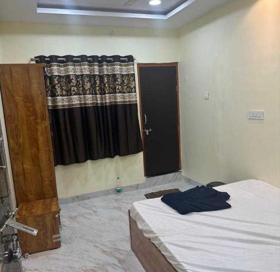 בית מלון כפרי Oyo Ekta Lodging And Boarding