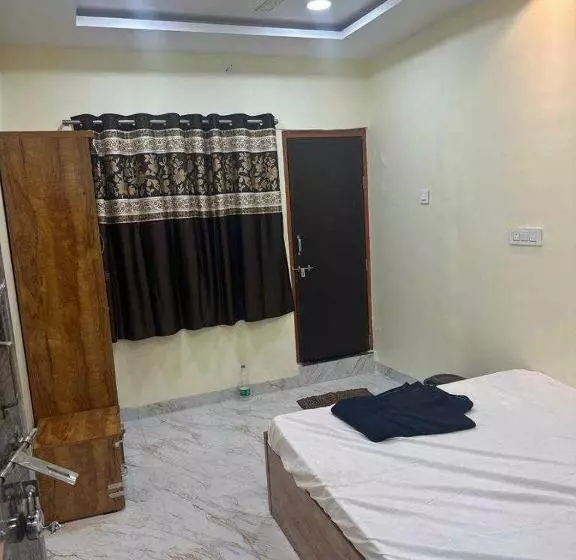 ホテル Oyo Ekta Lodging And Boarding