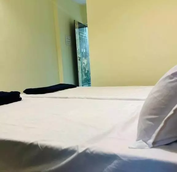 ホテル Oyo Ekta Lodging And Boarding