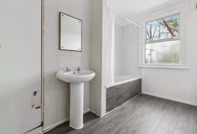 پانسیون Cozy London Flat