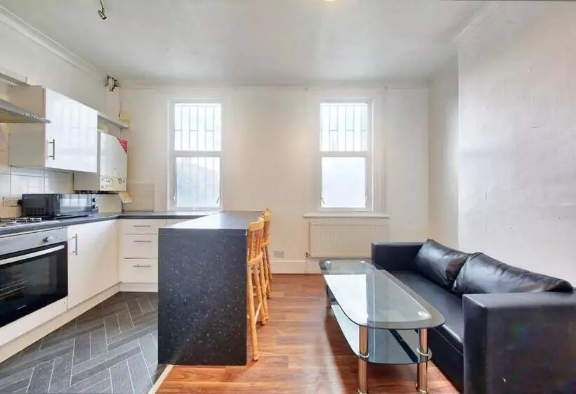پانسیون Cozy London Flat
