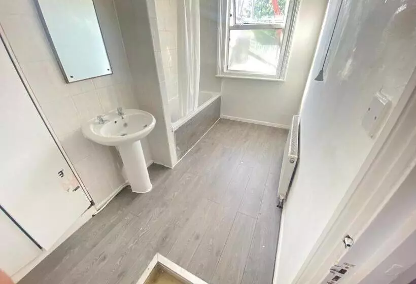 پانسیون Cozy London Flat