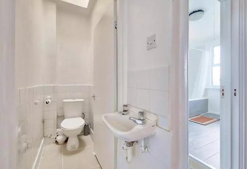 پانسیون Cozy London Flat