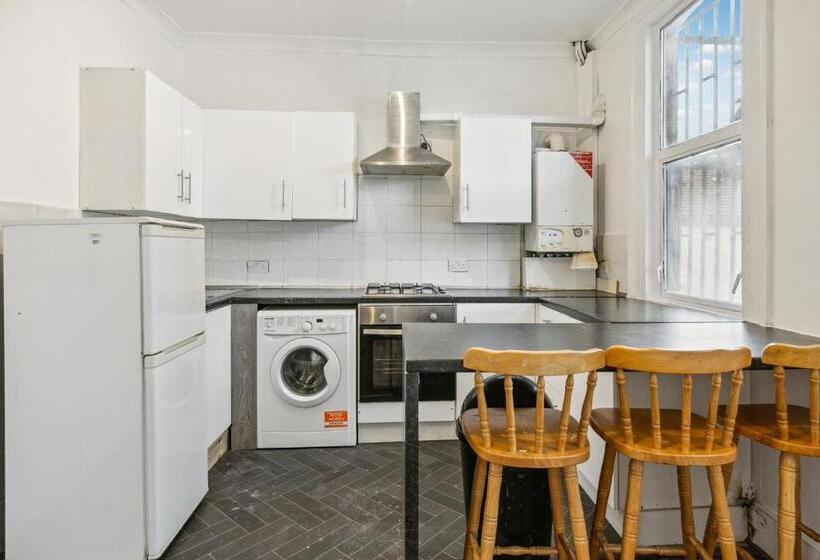 بنسيون Cozy London Flat