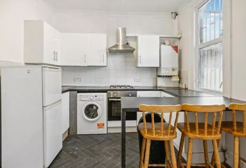 پانسیون Cozy London Flat