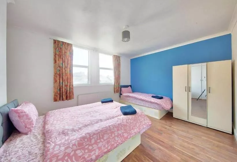 پانسیون Cozy London Flat