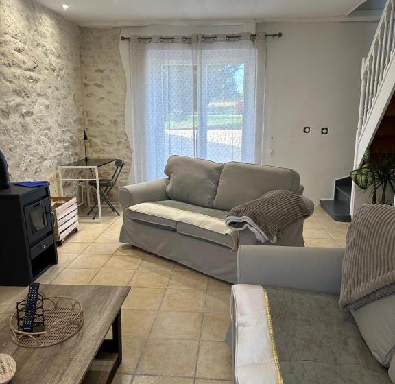 펜션 Chambres D’hôtes Autonomes Le Domaine Neuf Morlac