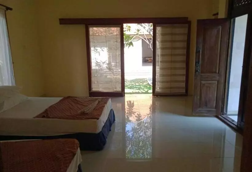 ペンション Oemah Bajangan To The Beach