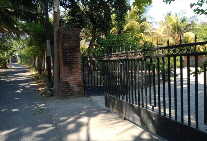 Пансион Oemah Bajangan To The Beach