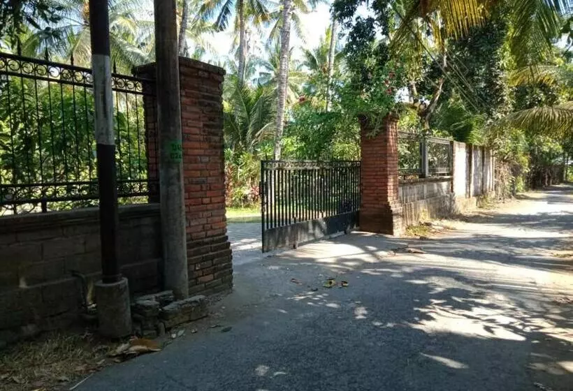 ペンション Oemah Bajangan To The Beach