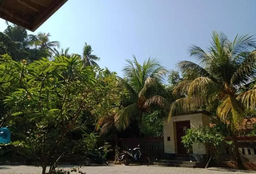 ペンション Oemah Bajangan To The Beach