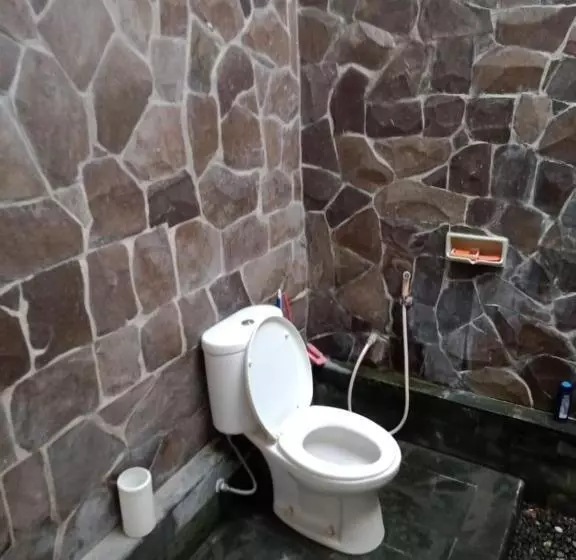 ペンション Oemah Bajangan To The Beach