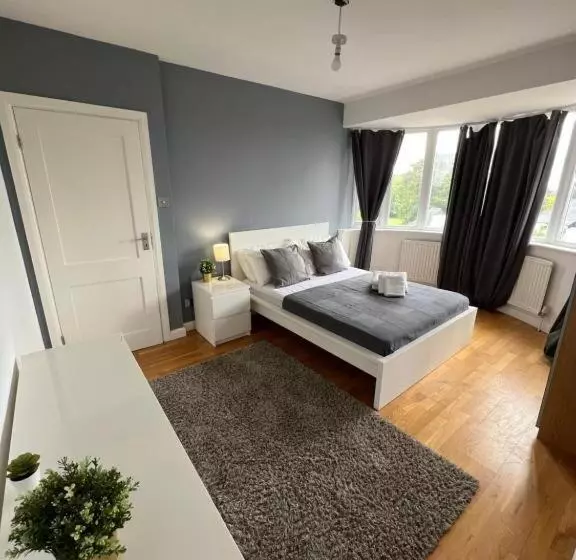 Majatalo Stunning House 15 Min From Wembley Arena