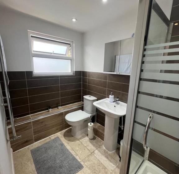 Пансион Stunning House 15 Min From Wembley Arena