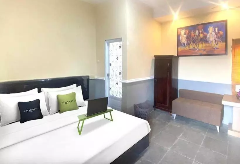 Urbanview Hotel Syariah House Of Tuwuh