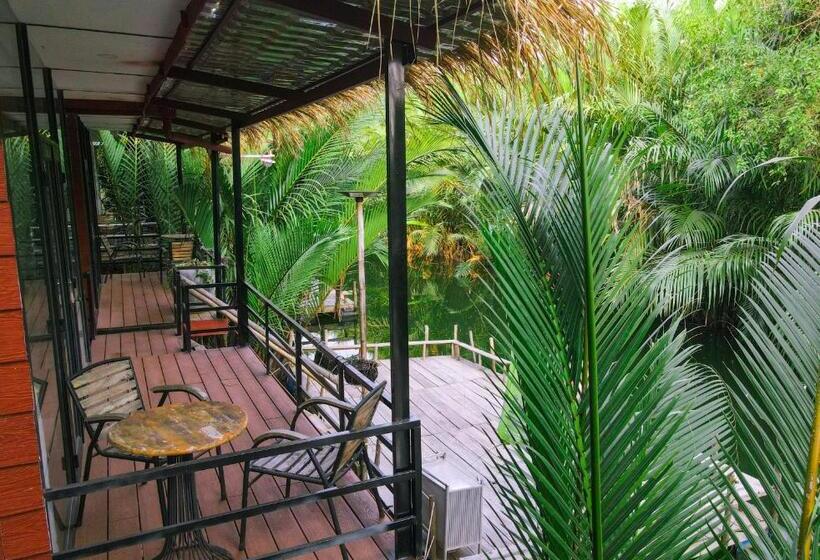 V Relaxing Resort  កំពត