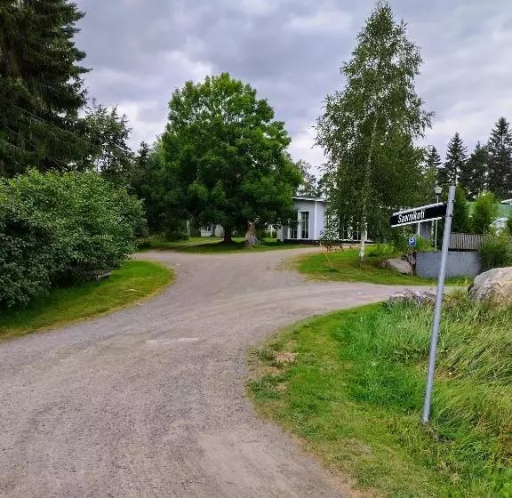 Retkeilymaja Saarnimaja