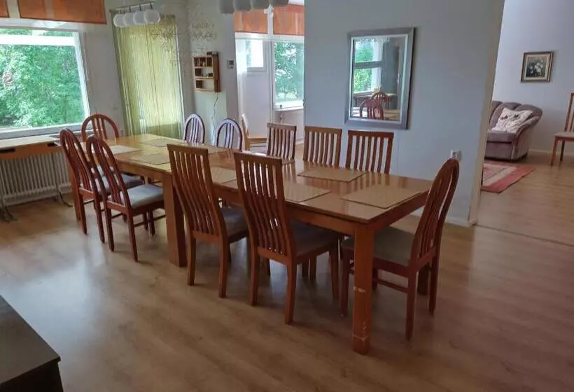 Retkeilymaja Saarnimaja