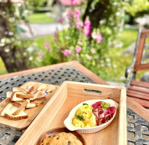 تختخواب و صبحانه Casarmonia