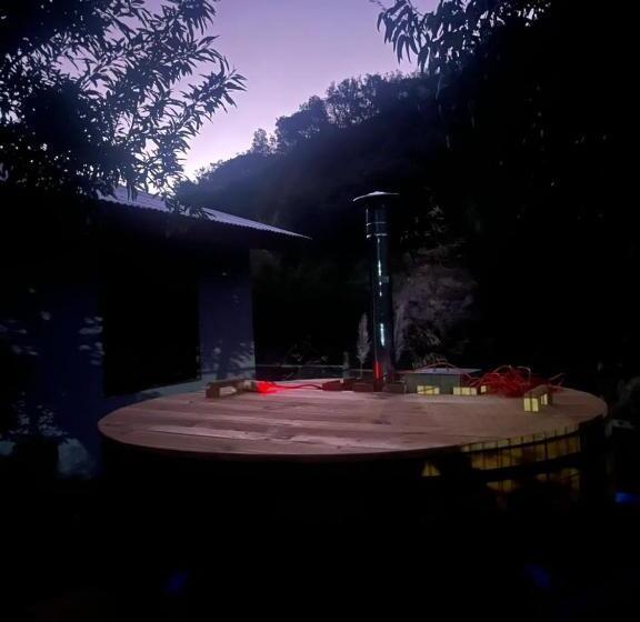 تختخواب و صبحانه Casarmonia