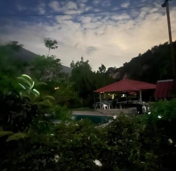 تختخواب و صبحانه Casarmonia