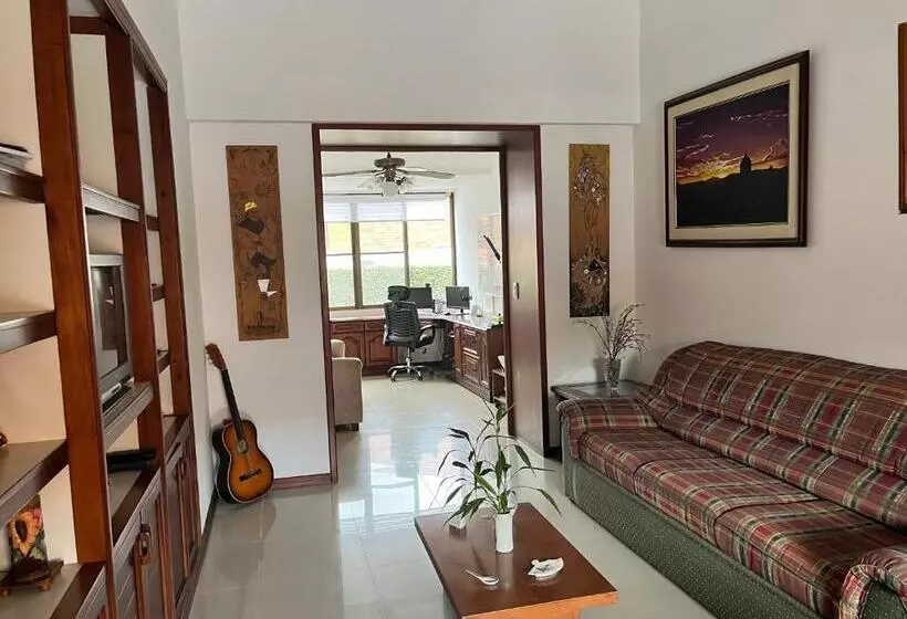 تختخواب و صبحانه Habitación En Ciudad Jardin
