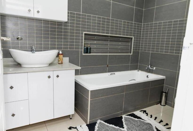 مبيت وإفطار Sapphire Guesthouse