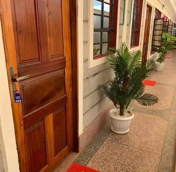 Derby Place Hotel And Lounge