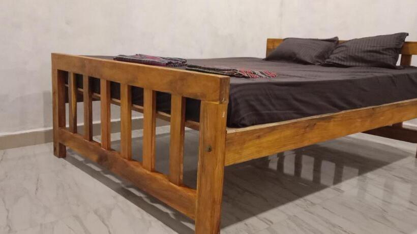 هتل Coconut Tree Cafe