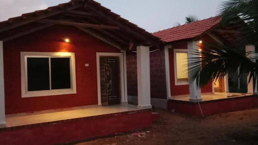 هتل Coconut Tree Cafe