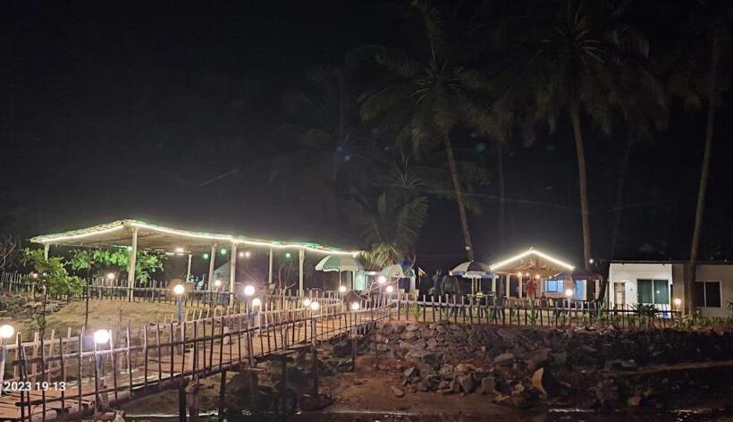 هتل Coconut Tree Cafe