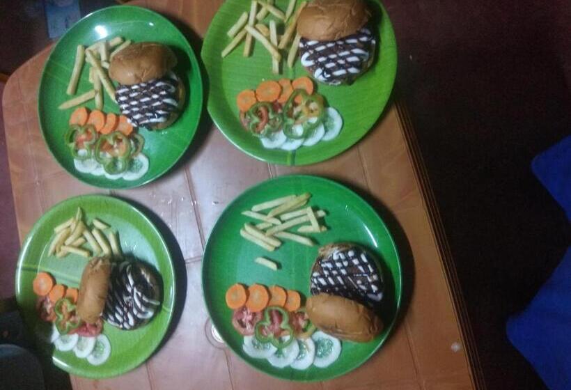 هتل Coconut Tree Cafe