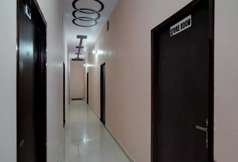 Hotelli Oyo Flagship Highway Residency