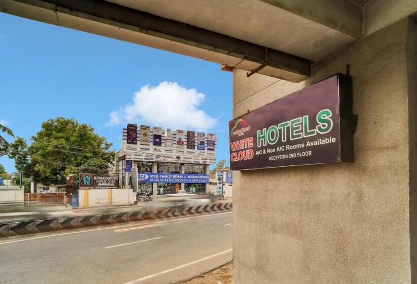 호텔 Oyo Flagship White Cloud