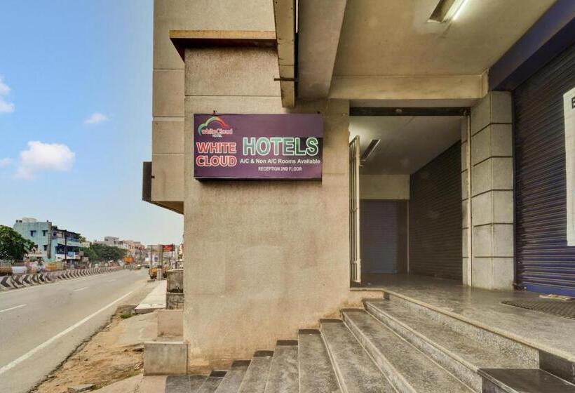 호텔 Oyo Flagship White Cloud